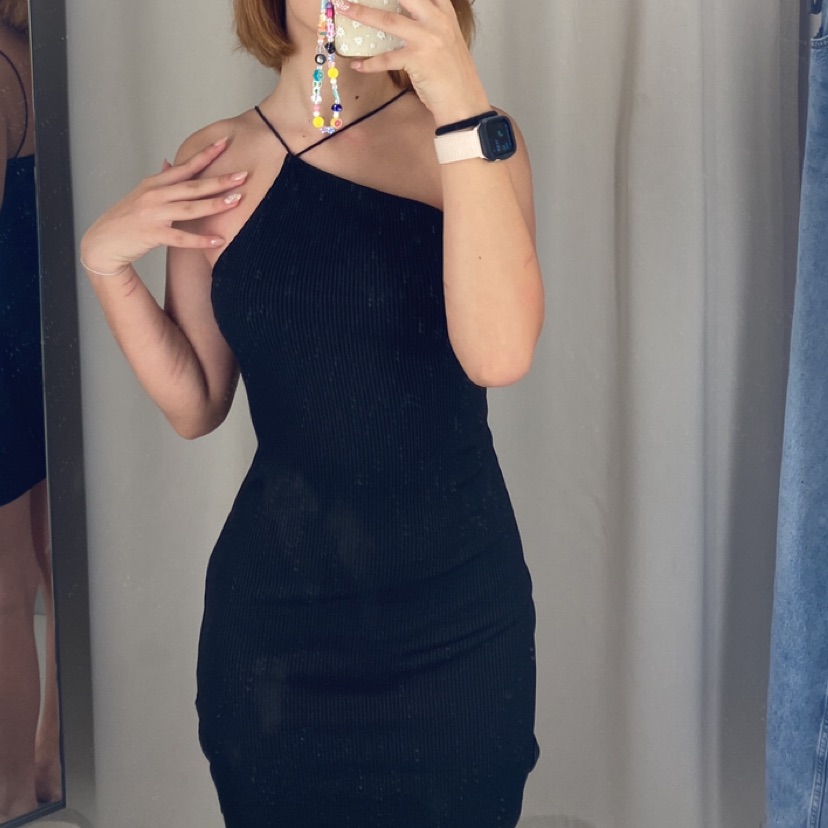 שמלה חדשה שנלבשה פעם אחת. מצב מעולה במידה m