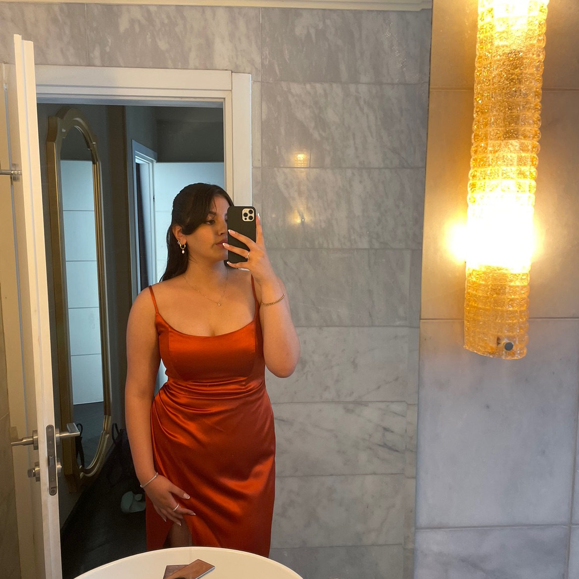 שמלת ערב עם שסע 