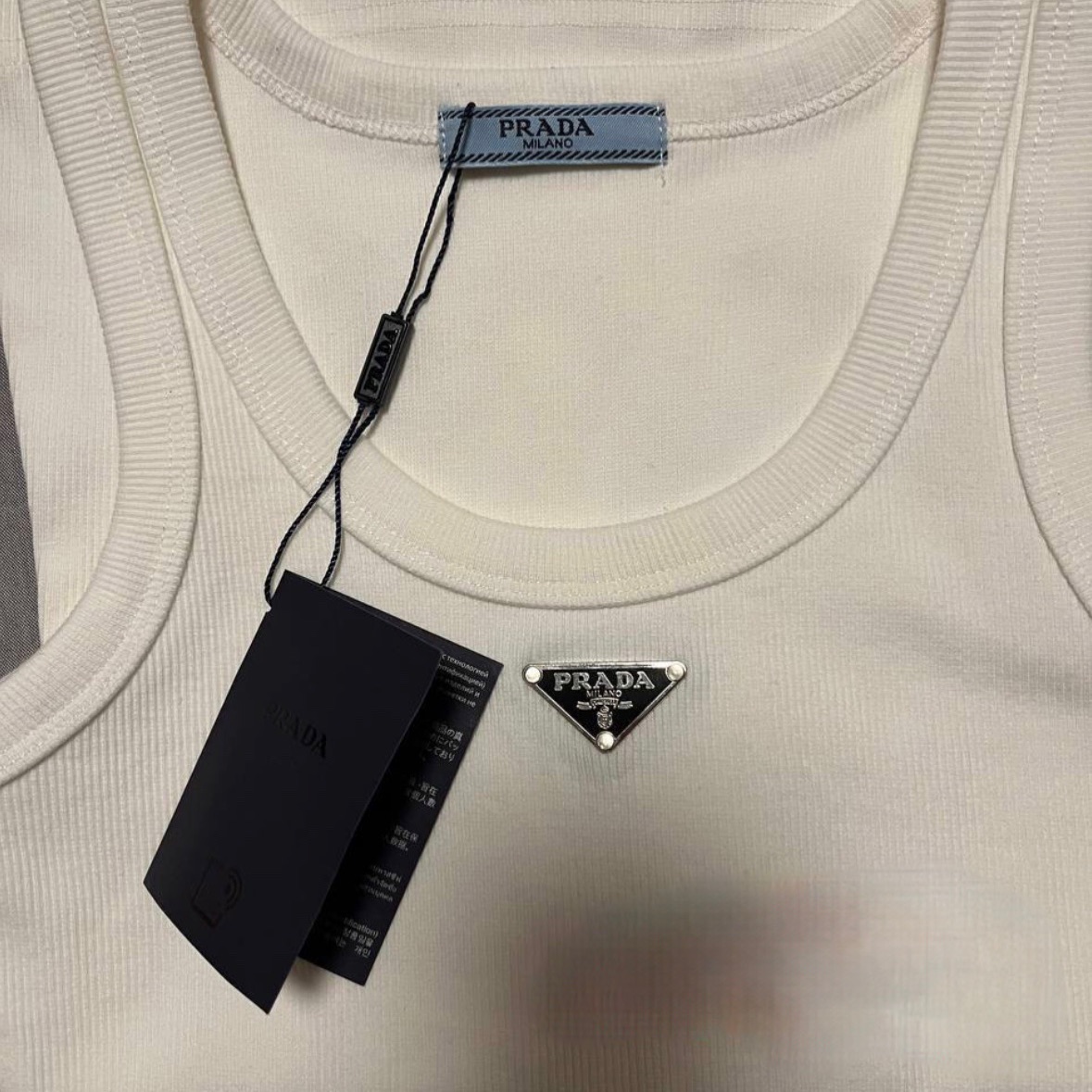 גופיית סבא PRADA