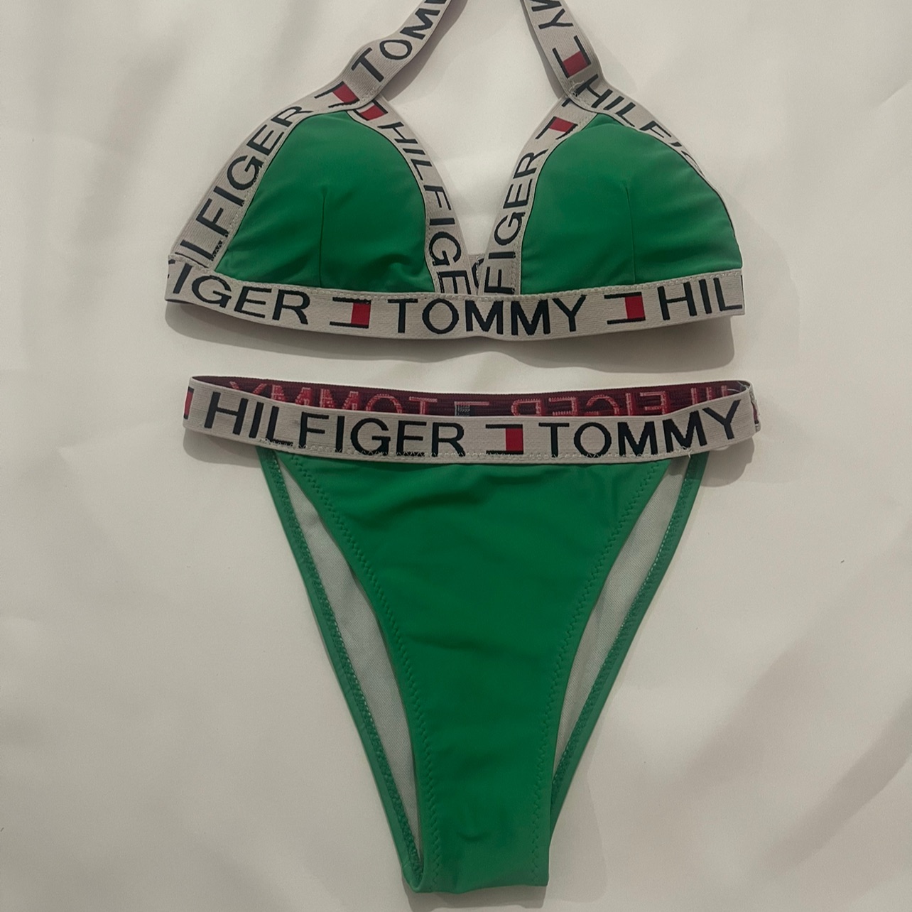 בגד ים טומי הילפיגר