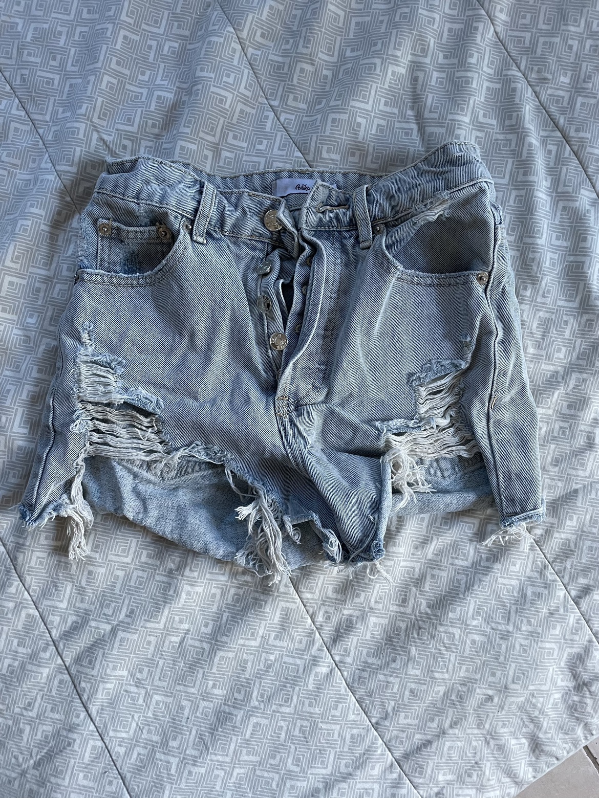 ג׳ינס קצר עדיקה