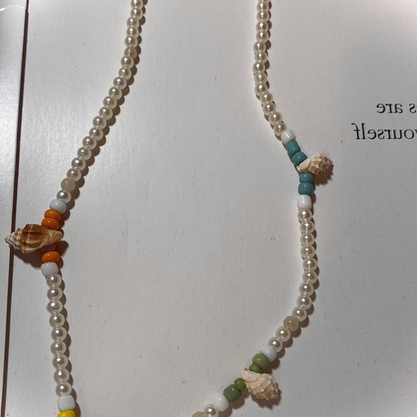 שרשרת צדפים ופנינים מלאכותיים