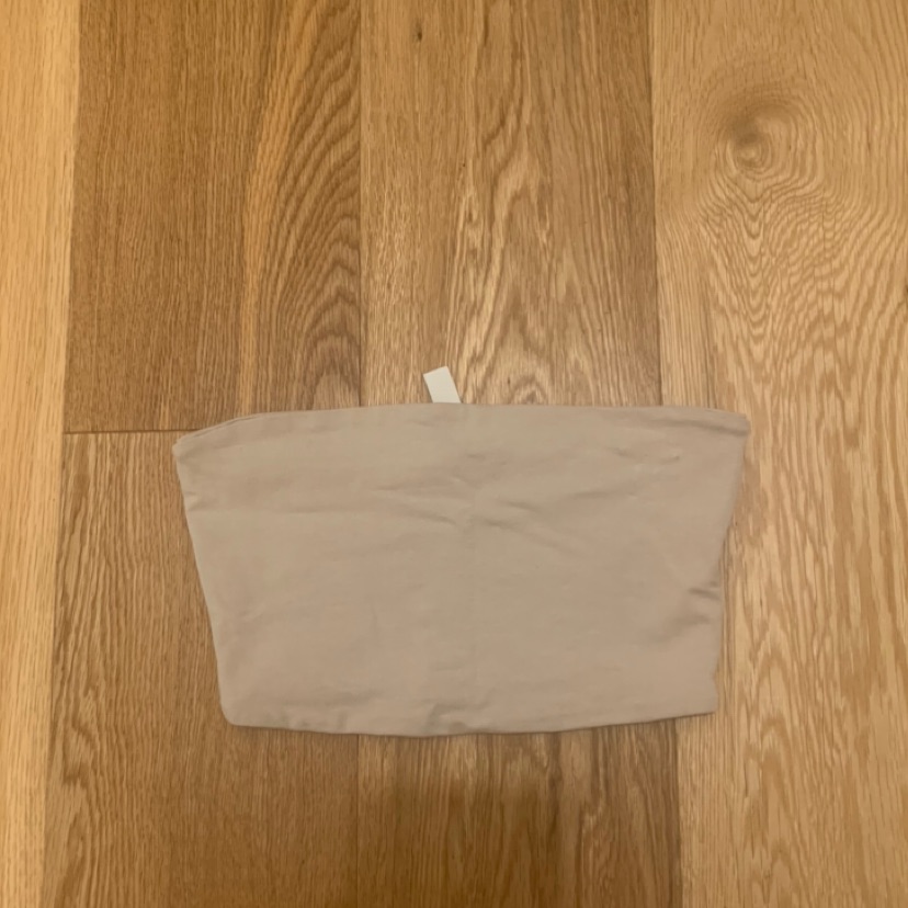 גופיה/ טופ סטרפלס בצבע בז׳ שמנת, לא נלבש מעולם🤍