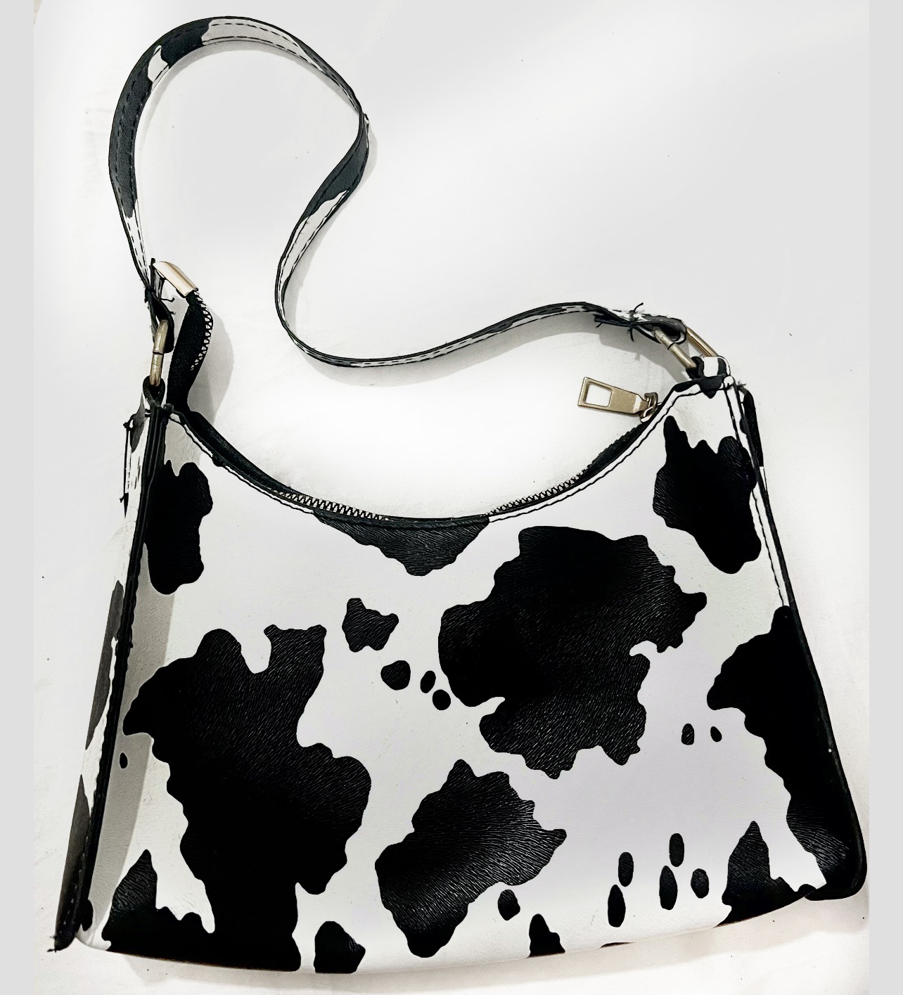 תיק עם הדפס פרה