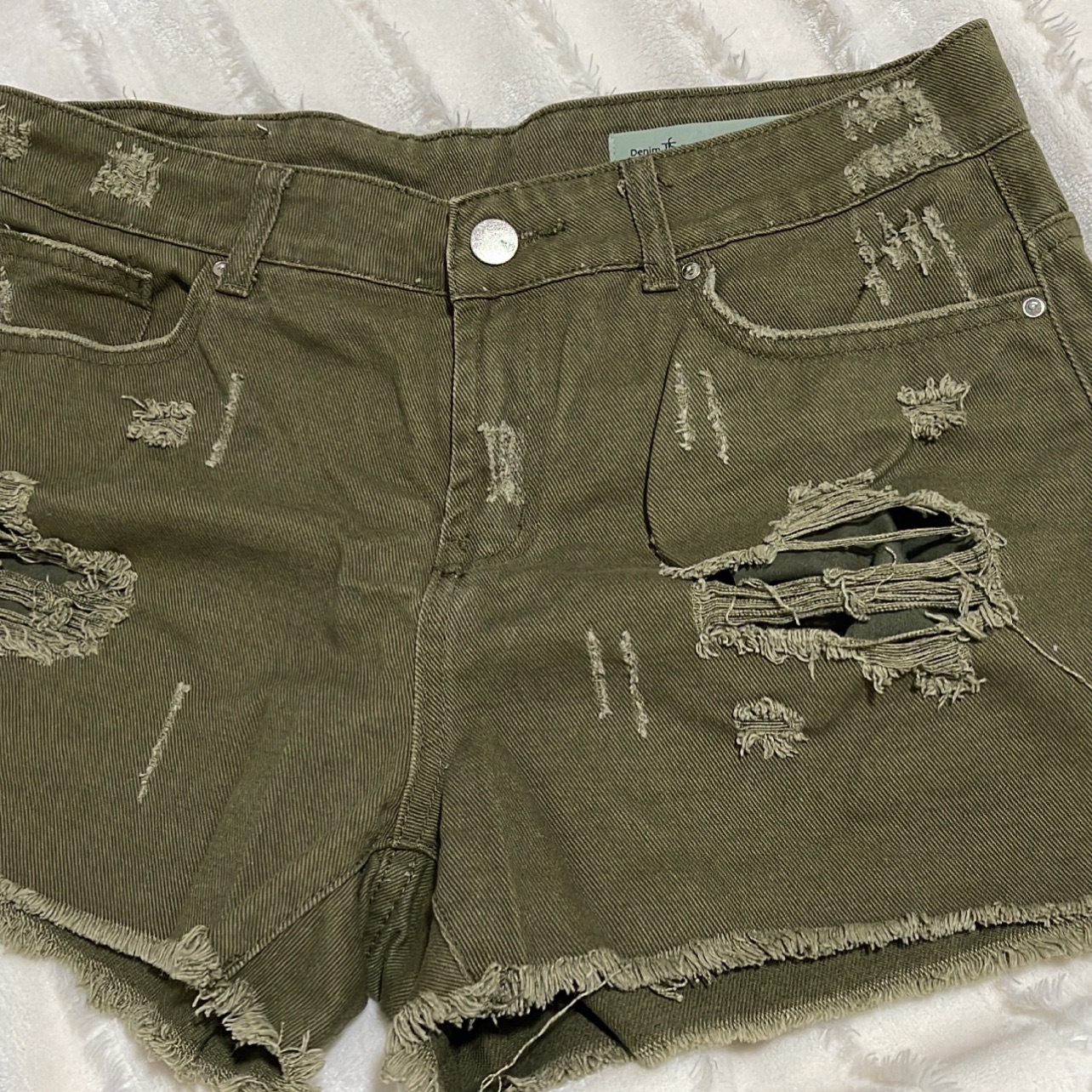  שורט בצבע חאקי (מTFS) נקנה ב110₪💚