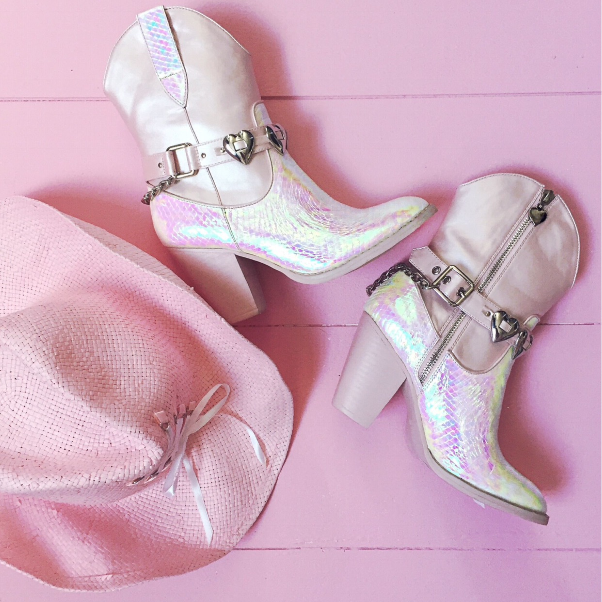 מגפונים סגנון בוקרים, ורודים עם אפקט הפנינה / הולוגרפי 