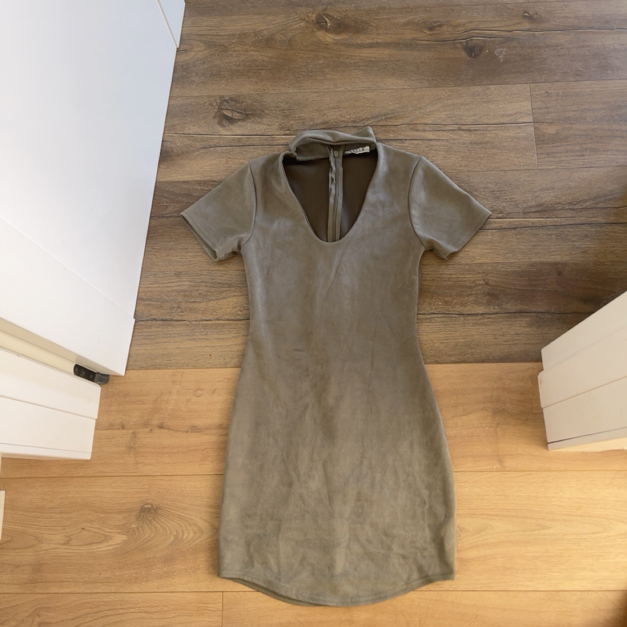 שמלת ירוק זית