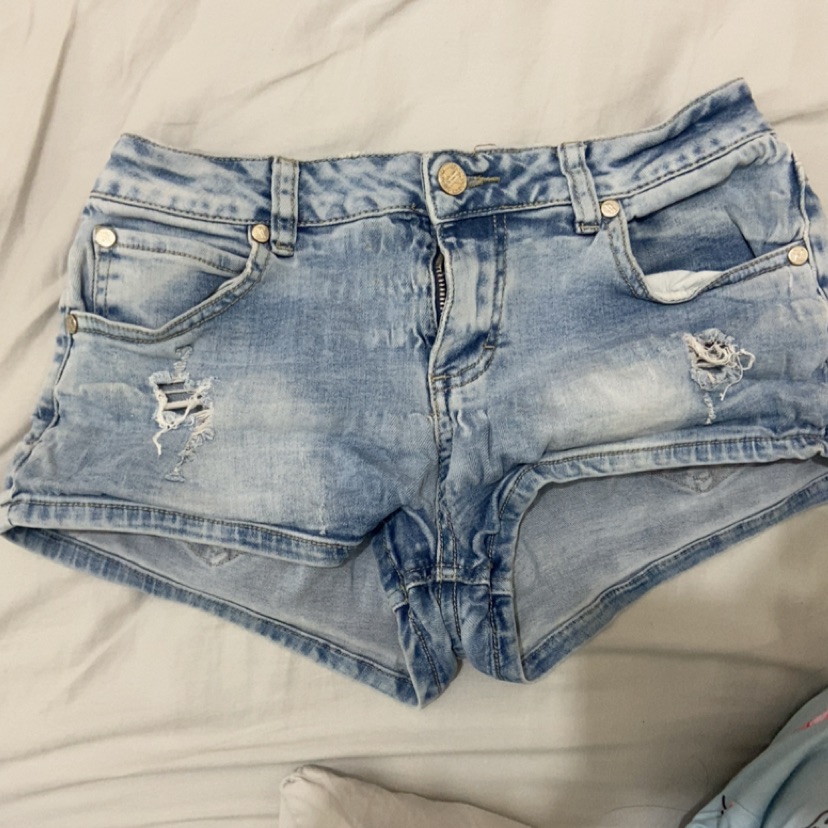 שורט גינס מידה s ב10 שקל