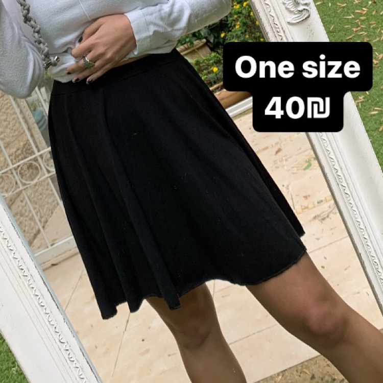 חצאית בייסיק נפנף שחורה