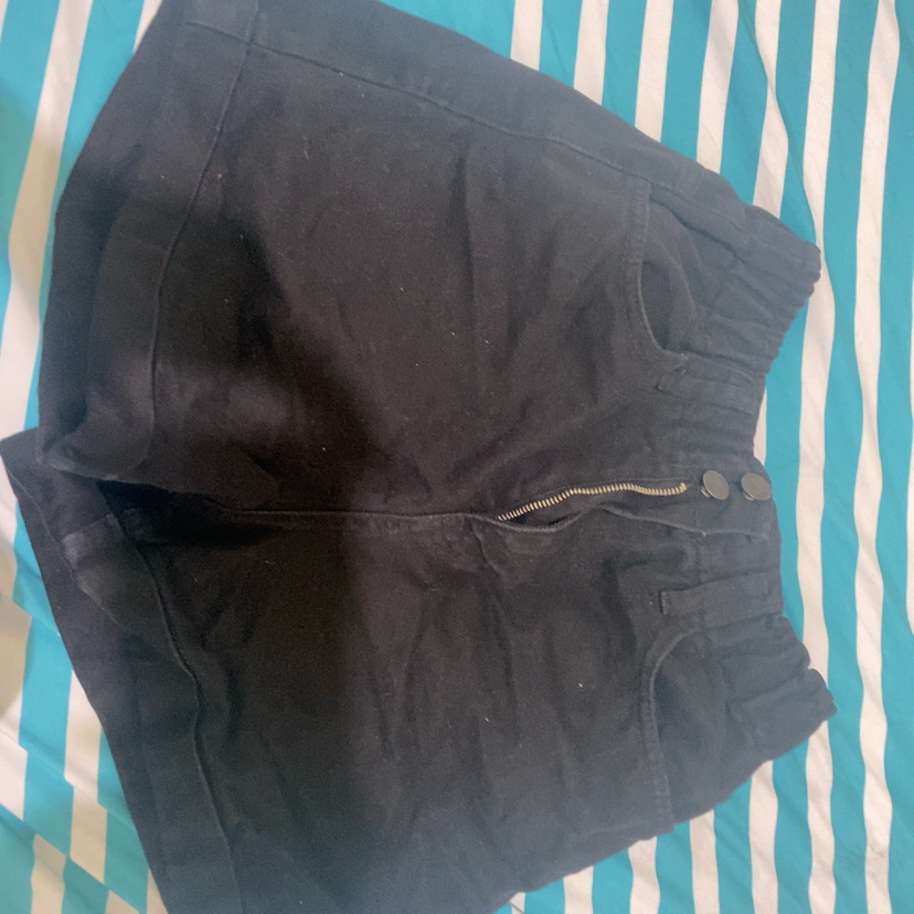 מכנס שורט מידה 36 מחיר 15₪ 