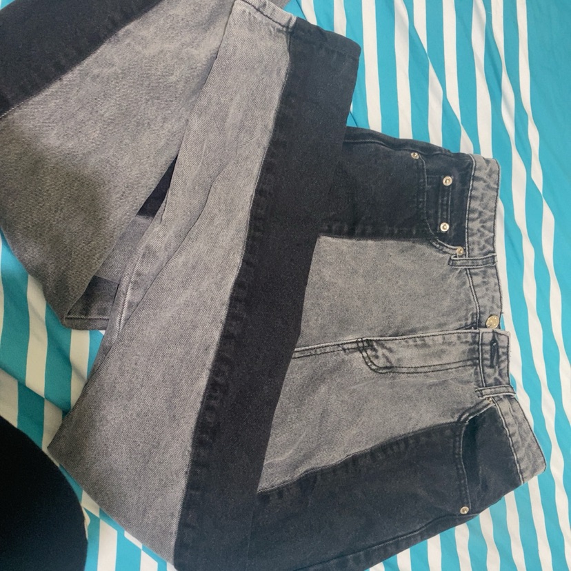 ג׳ינס שחור אפור של עדיקה מידה m אבל יותר מתאים לs ( מידות של עדיקה…) 