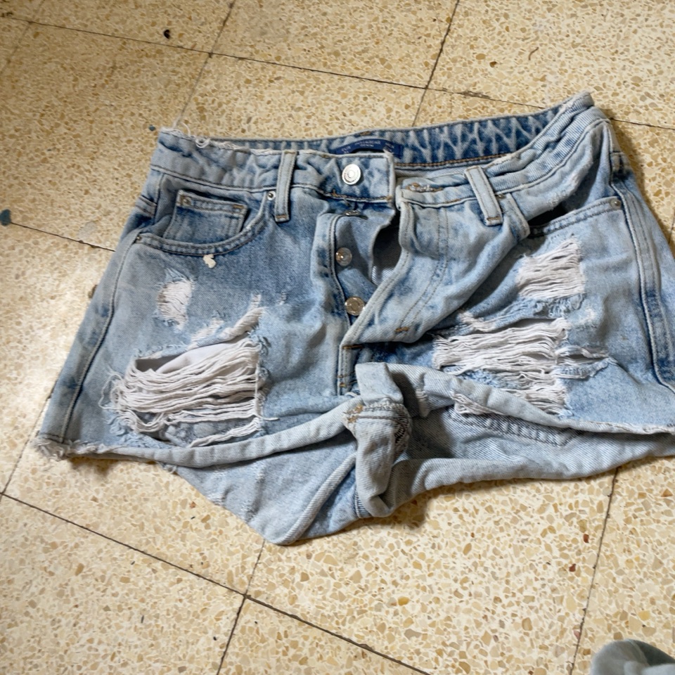 שורט ג׳ינס מpull&bear 
מידה 34 
במצב מושלם נלבש פעמים אחידות 