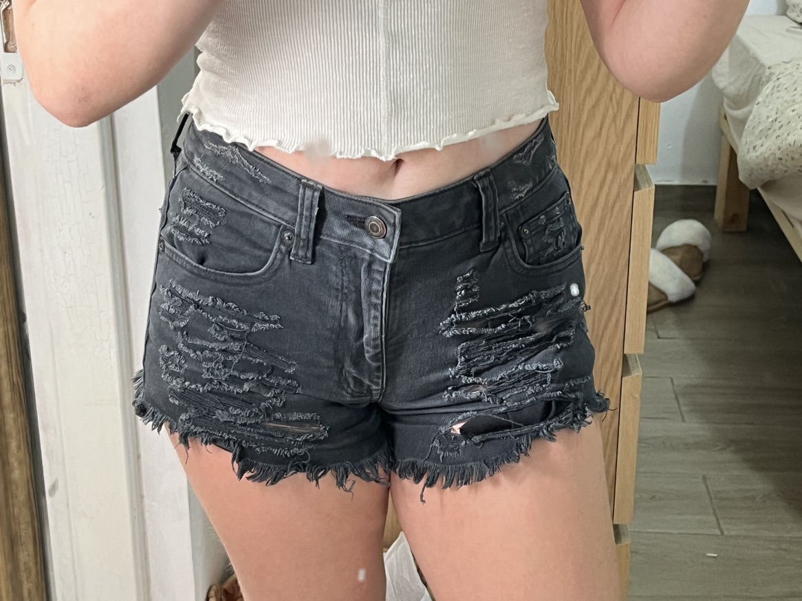 ג׳ינס שחור קצר