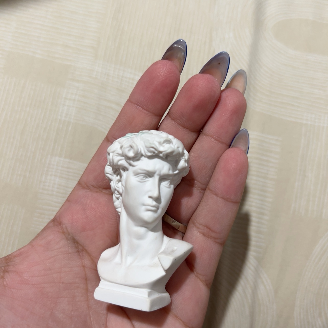 פסל צבע לבן הורס!!!!