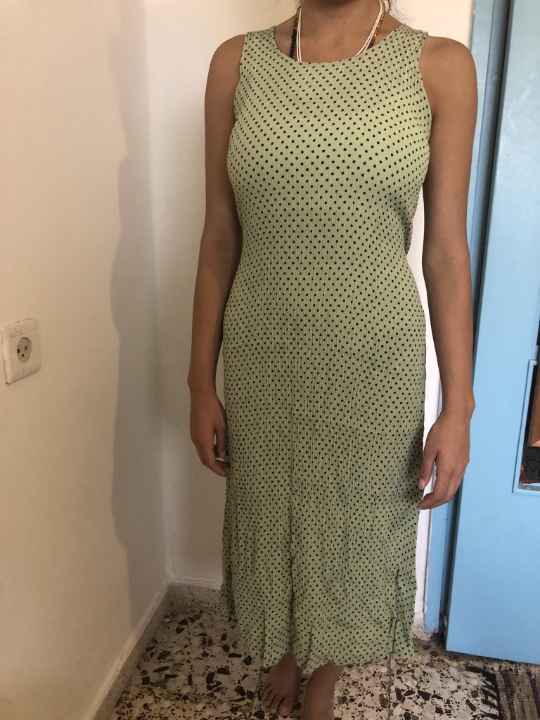 שמלה מנוקדת 