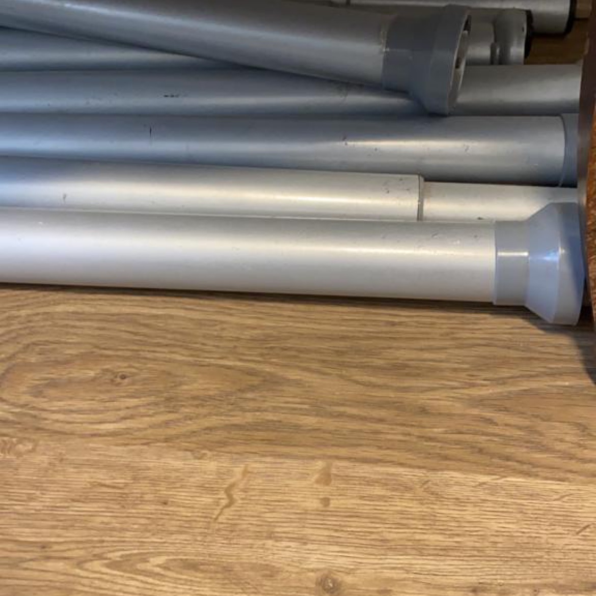 רגלי שולחן מתכווננות לפלטות של איקאה