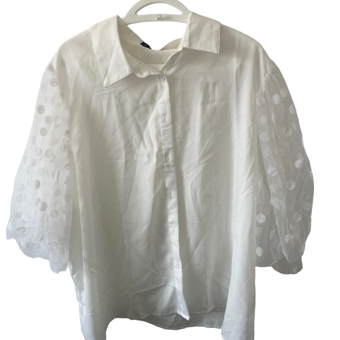 מכופתרת לבנה מיוחדת😚