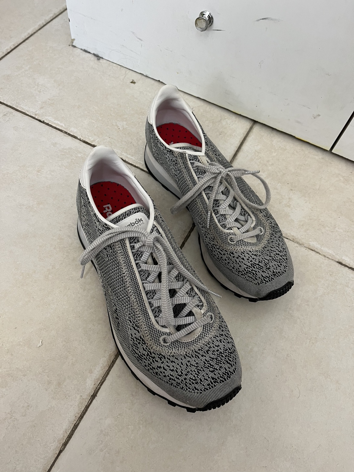 סניקרס של ריבוק