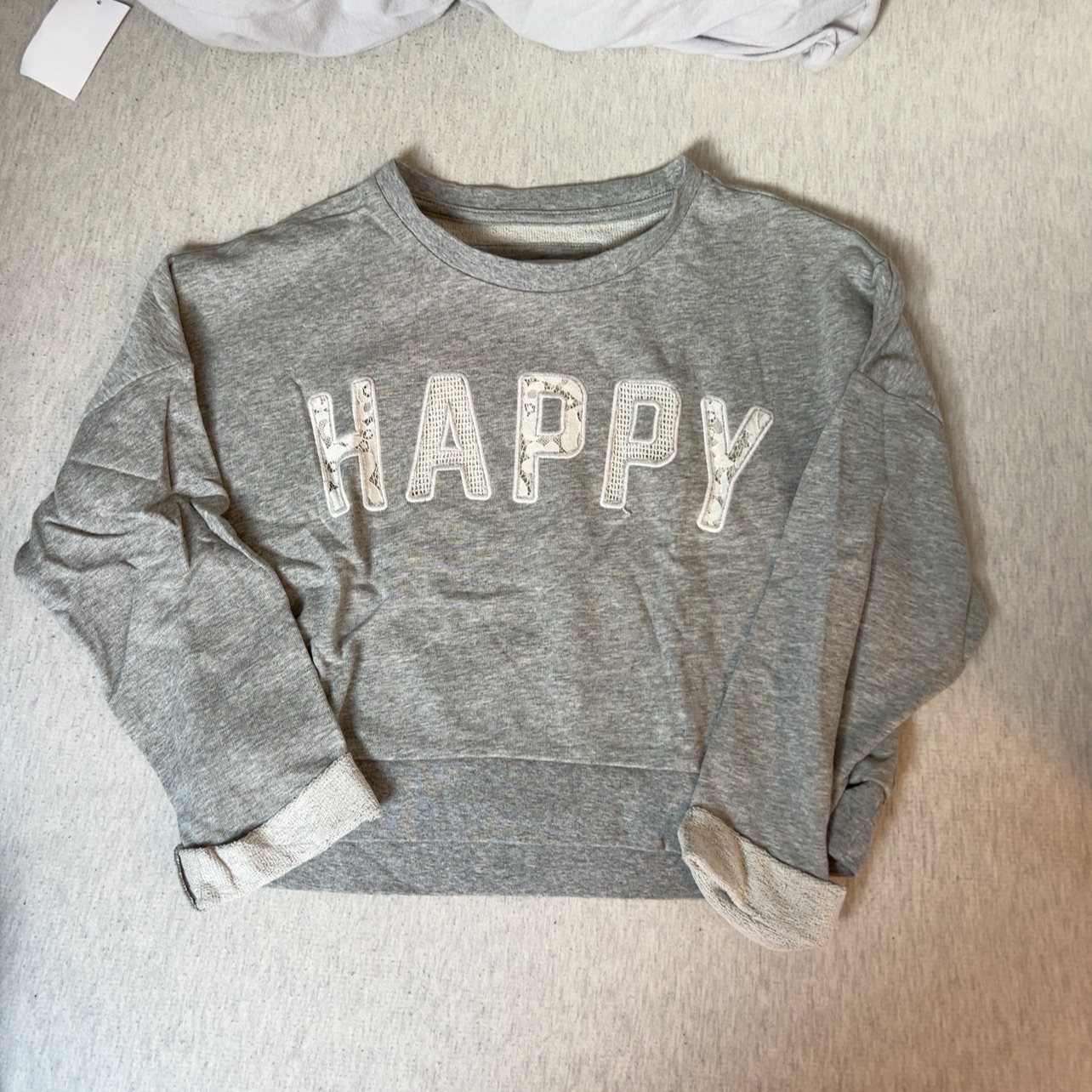 חולצה ארוכה אפורה עם כיתוב