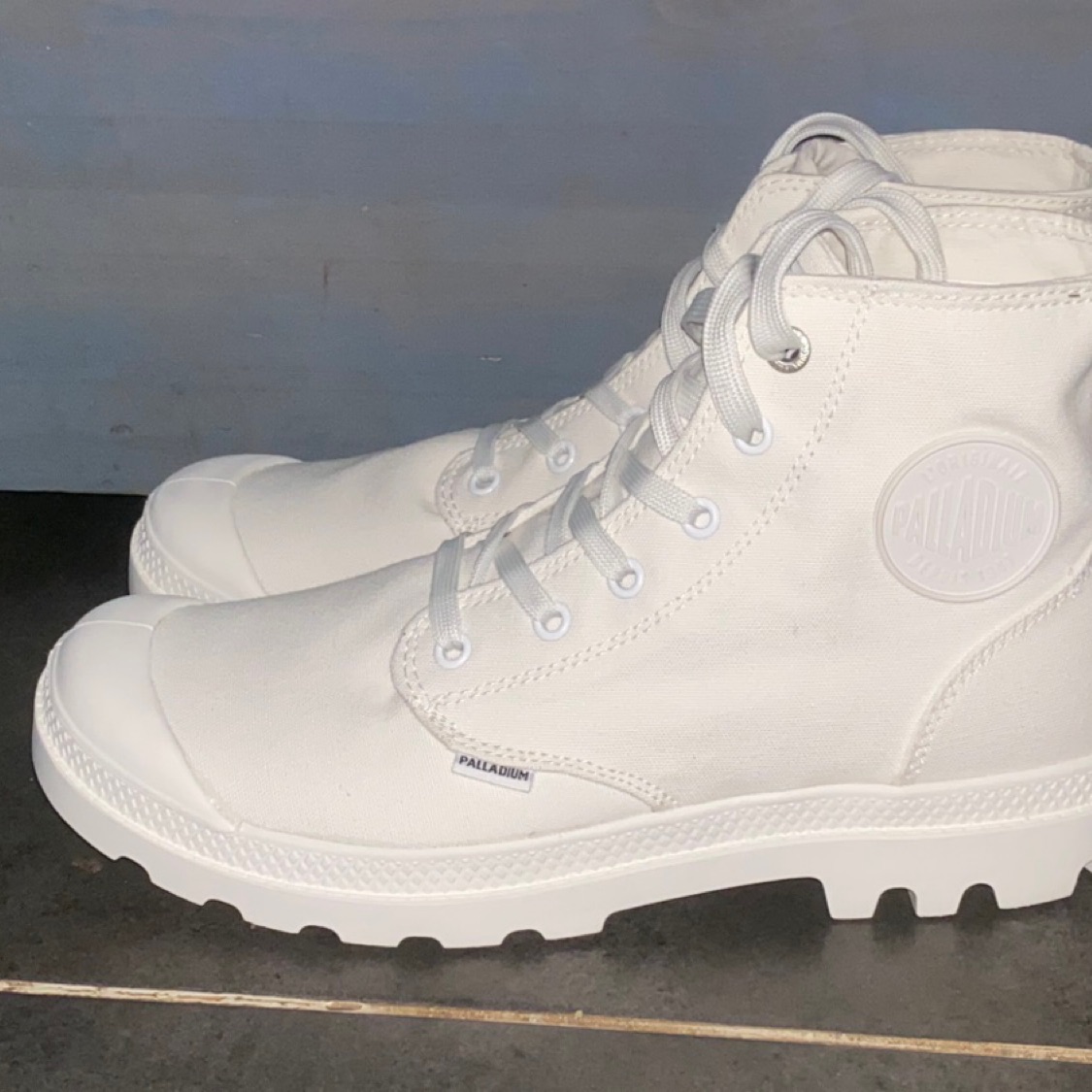 נעליים לגברים  פלדיום מקורי צבע לבן מידה בריטית 43