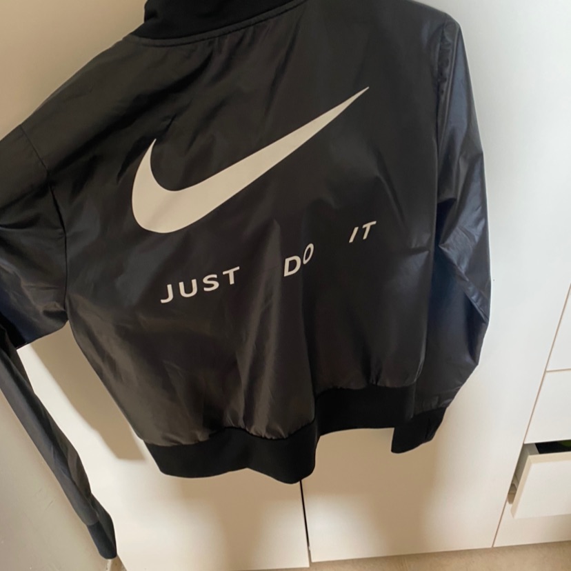 ג׳קט מהמם נייקי מידה s שלא נלבש ב150 ש״ח מקורי כמובן.לרציניים ניתן להתקשר אן לסמס ל0525832333