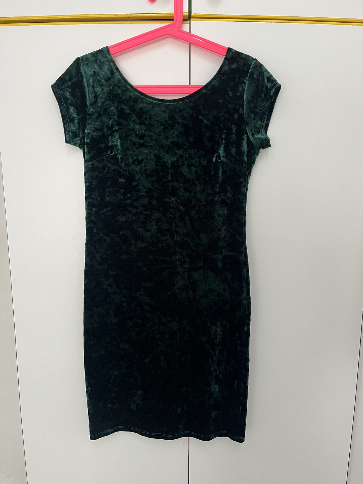 שמלה צמודה בצבע ירוק בקבוק🍾🍾