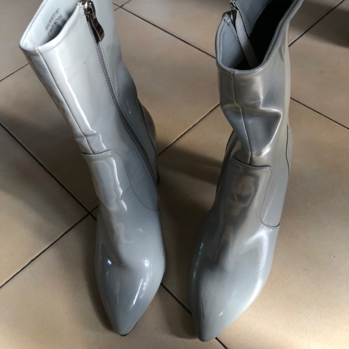 מגף לבן אבן מבריק