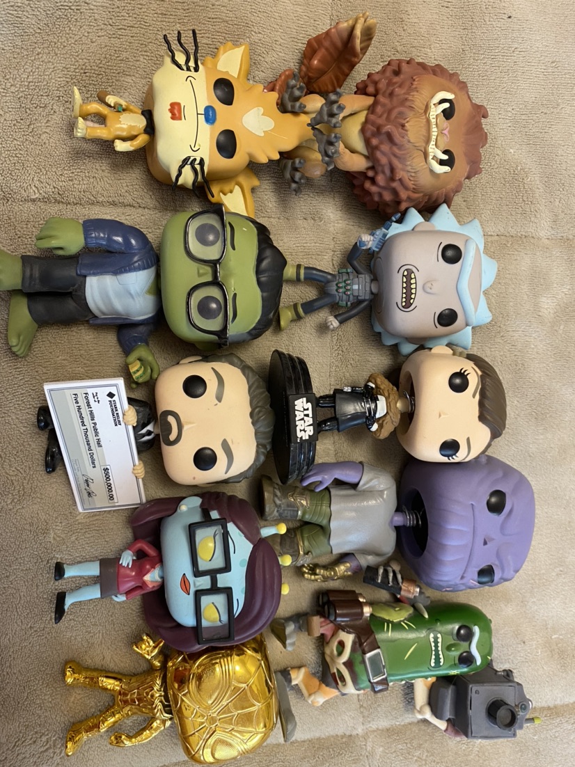 10 בובות פופ מסדרות שונות במצב מעולה 