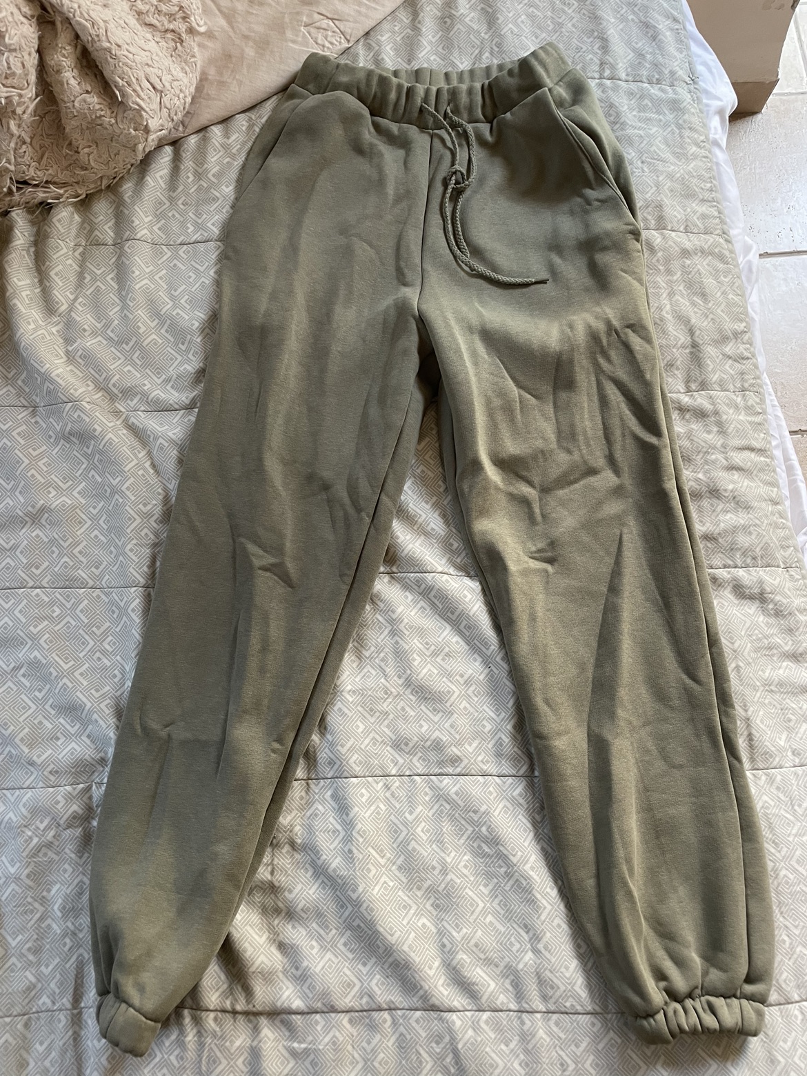 טרנינג ירוק זית, רחב ומחמם