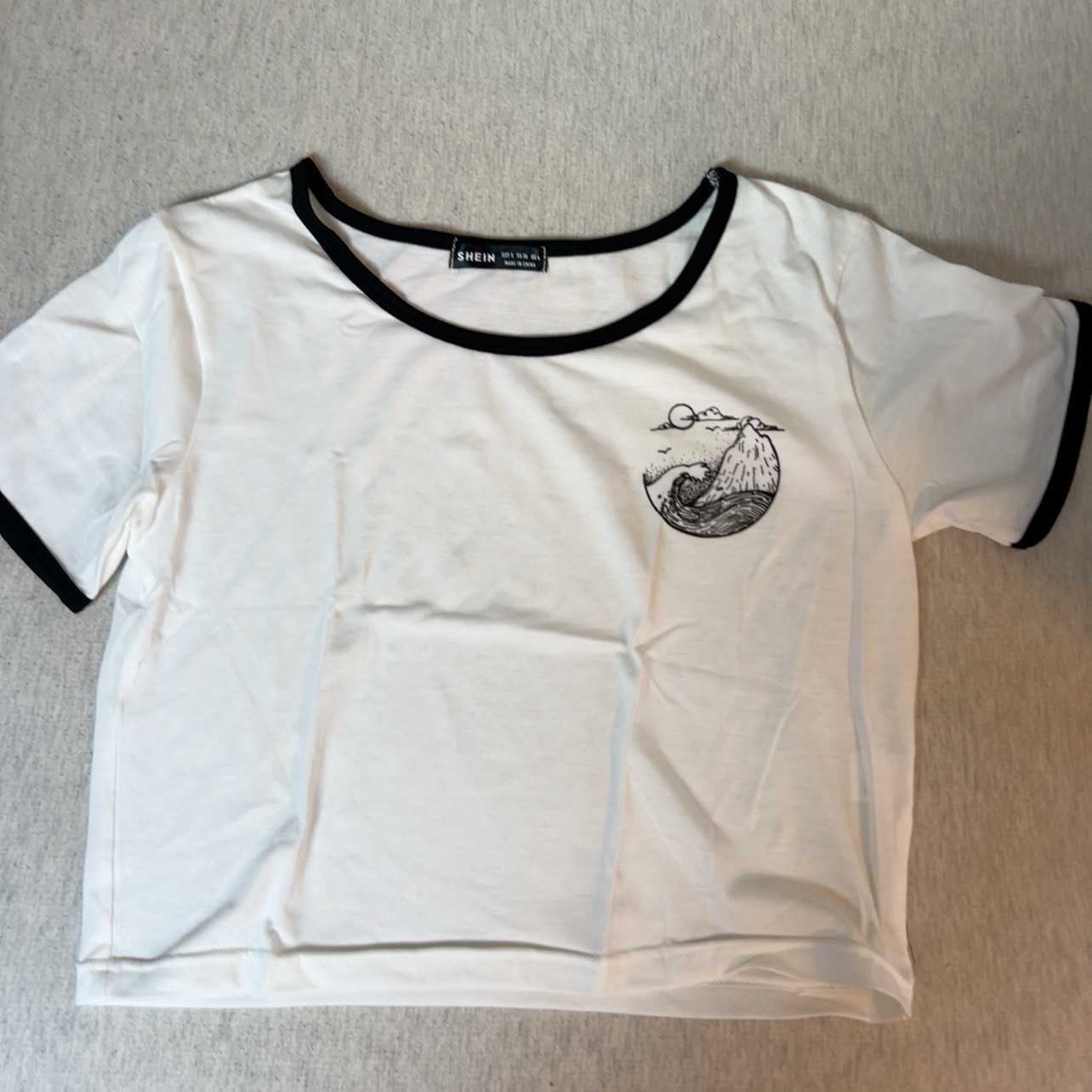 חולצה קצרה לבנה