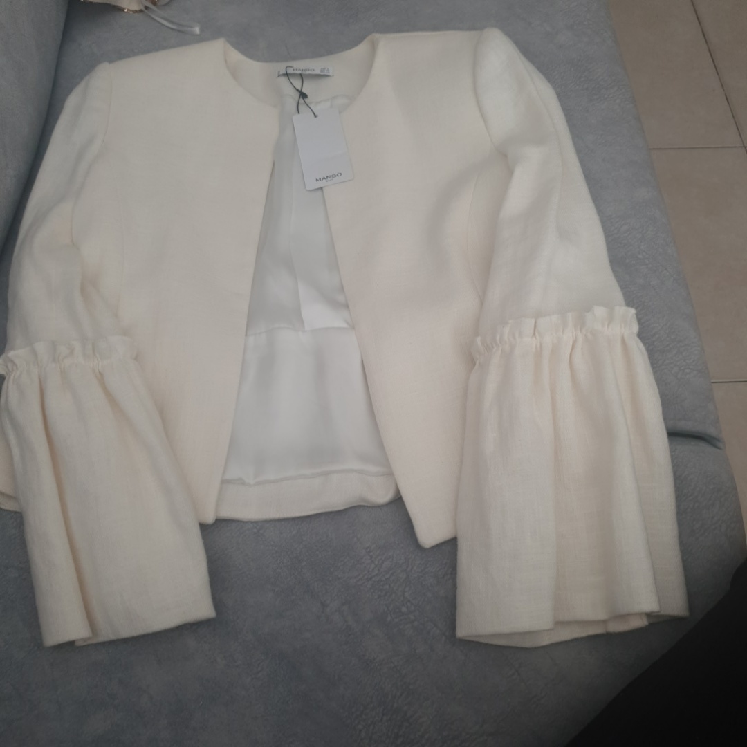 ג'קט של מנגו עם טיקט לא נלבש מעולם