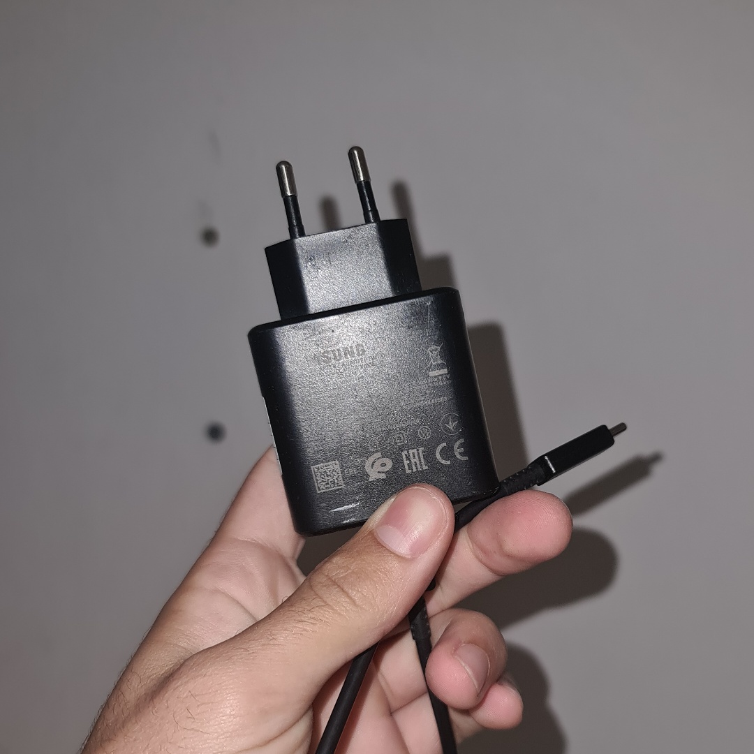 מטען סופר מהיר סמסונג! מתאים ללפטופים 