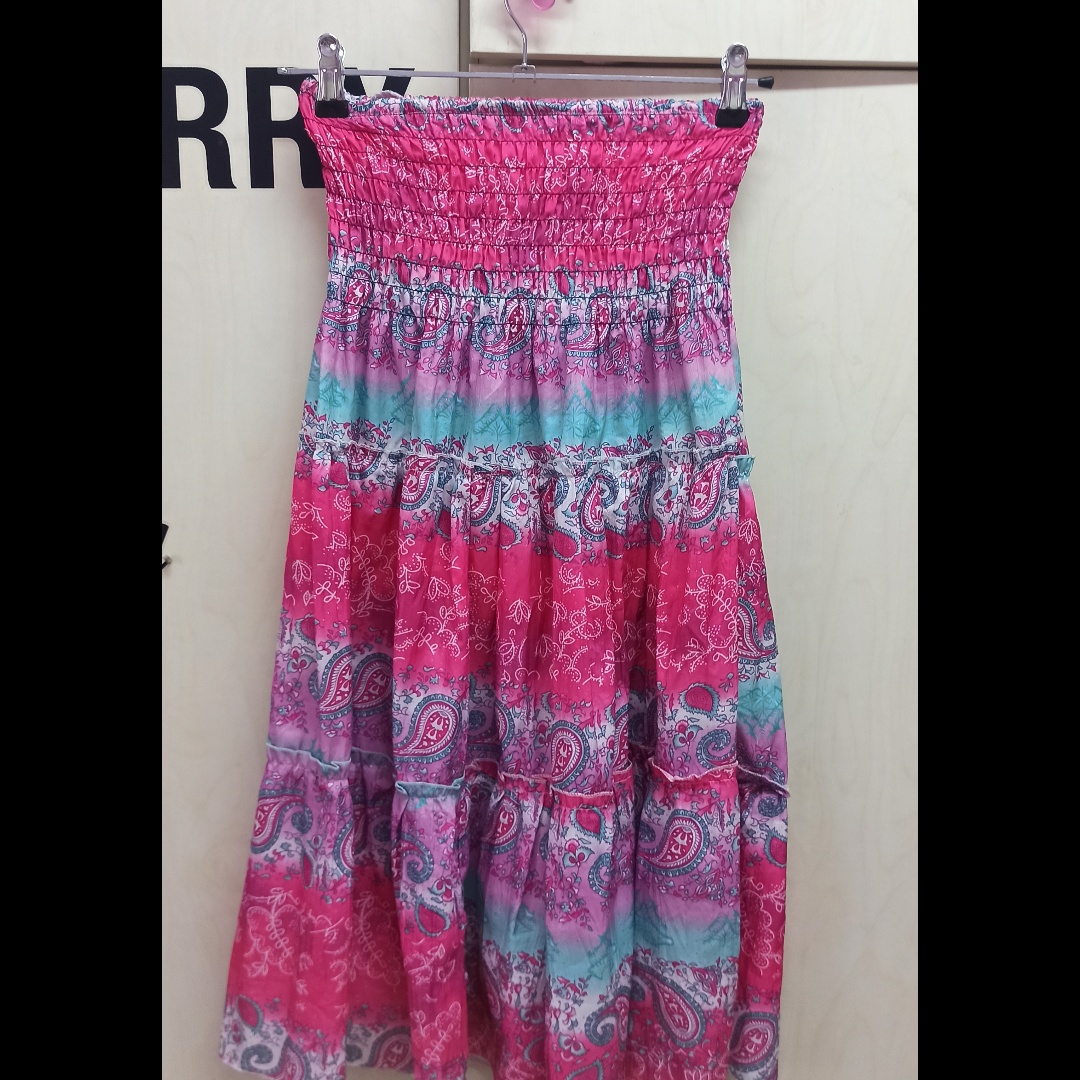 שמלה לשים מעל בגד הים, יכול להיות סטרפלס ויכולה גם להיקשר סביב הצוואר. יפה ברמות 