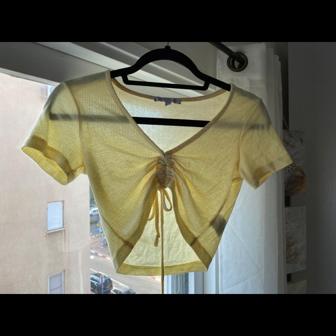 שתי חולצות מהממות מידה xs, 10 ש"ח בלבד לכל אחת!!