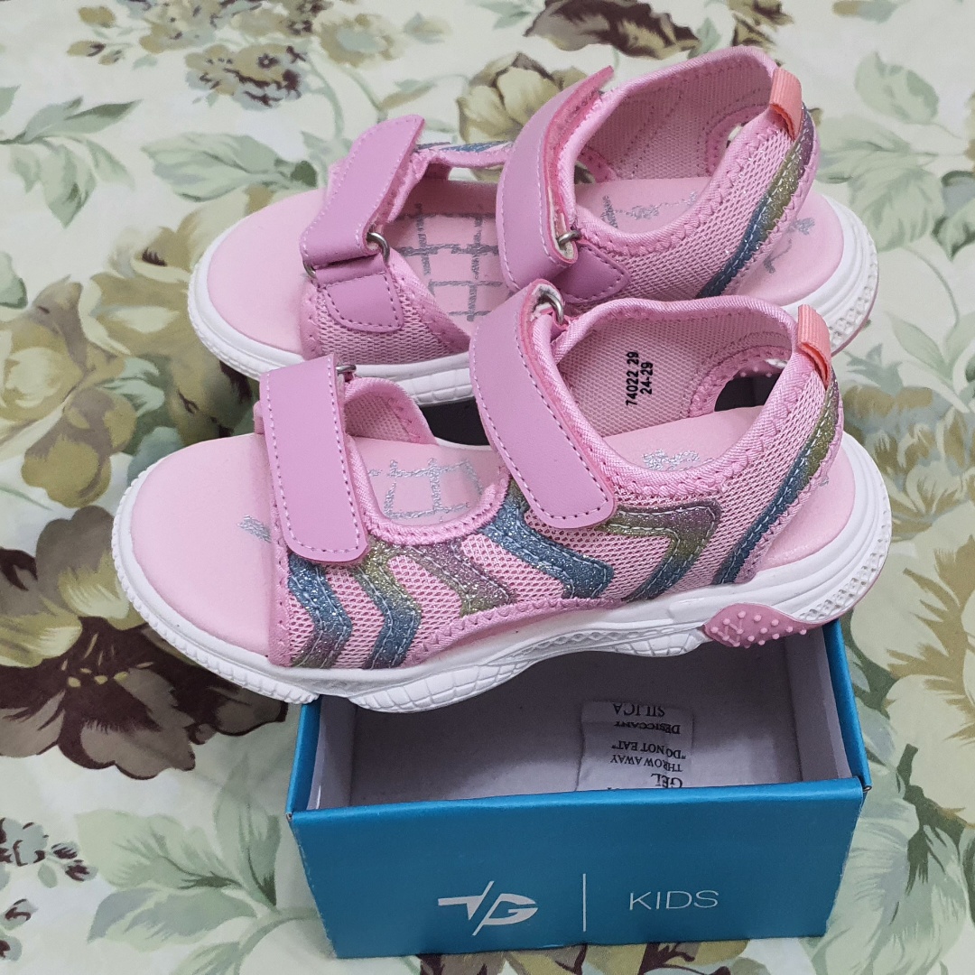 נעליים לילדה בת 3-4