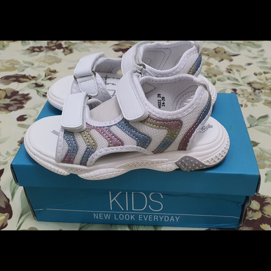 סנדלים לילדה בת 3-4 חדש בצבא לבן צבעוני