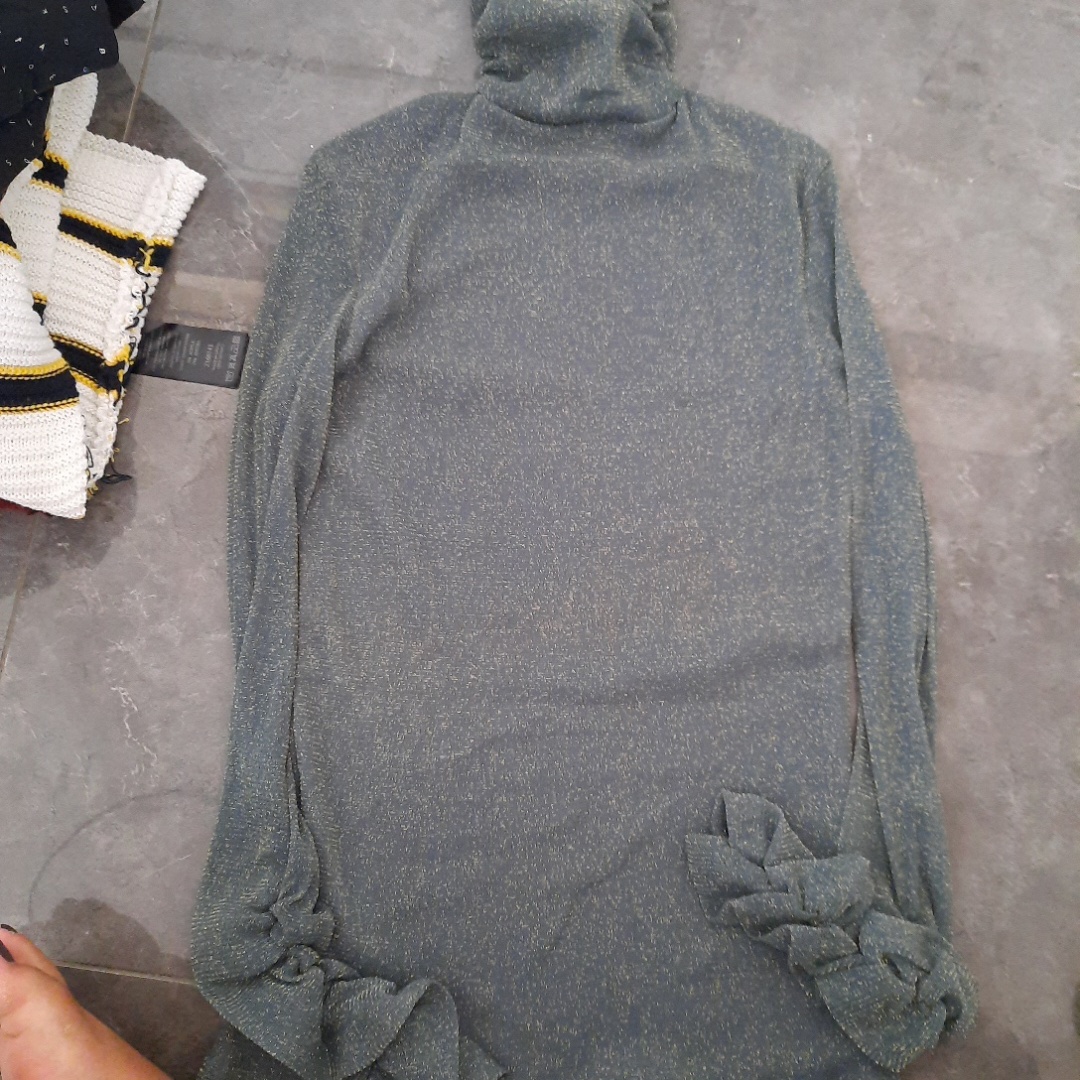 חולצנ מהממת עם נצנצים לכל אירוע עם צאוורון מושלם.10 שקלים