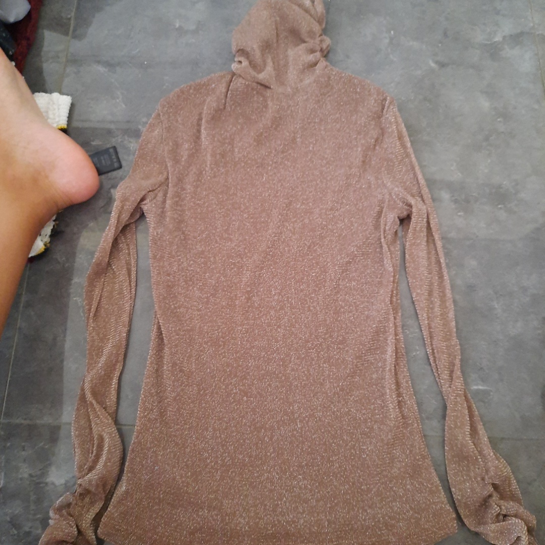 חולצת נצנצים לאירוע עם צווראון מעלף 10 שקלים