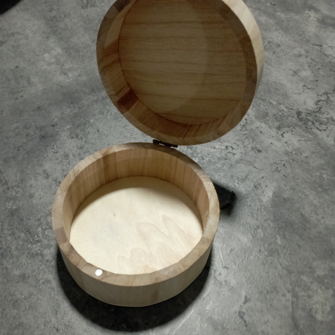 קופסא עץ קטנה 