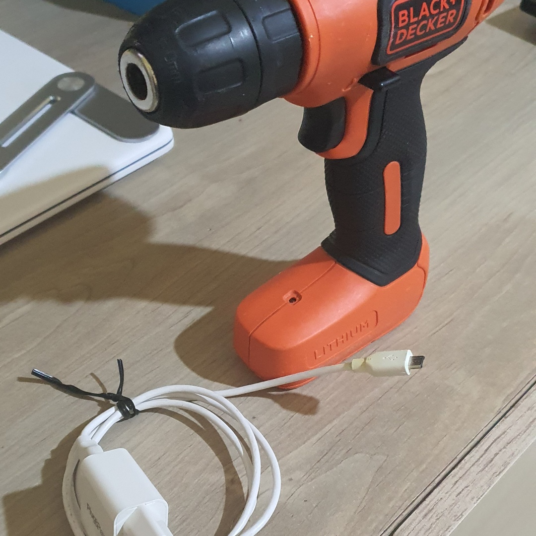 מברגה נטענת עם כבל לחשמל