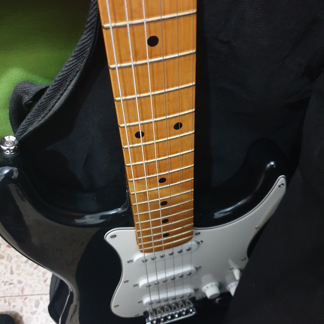 גיטרה חשמלית