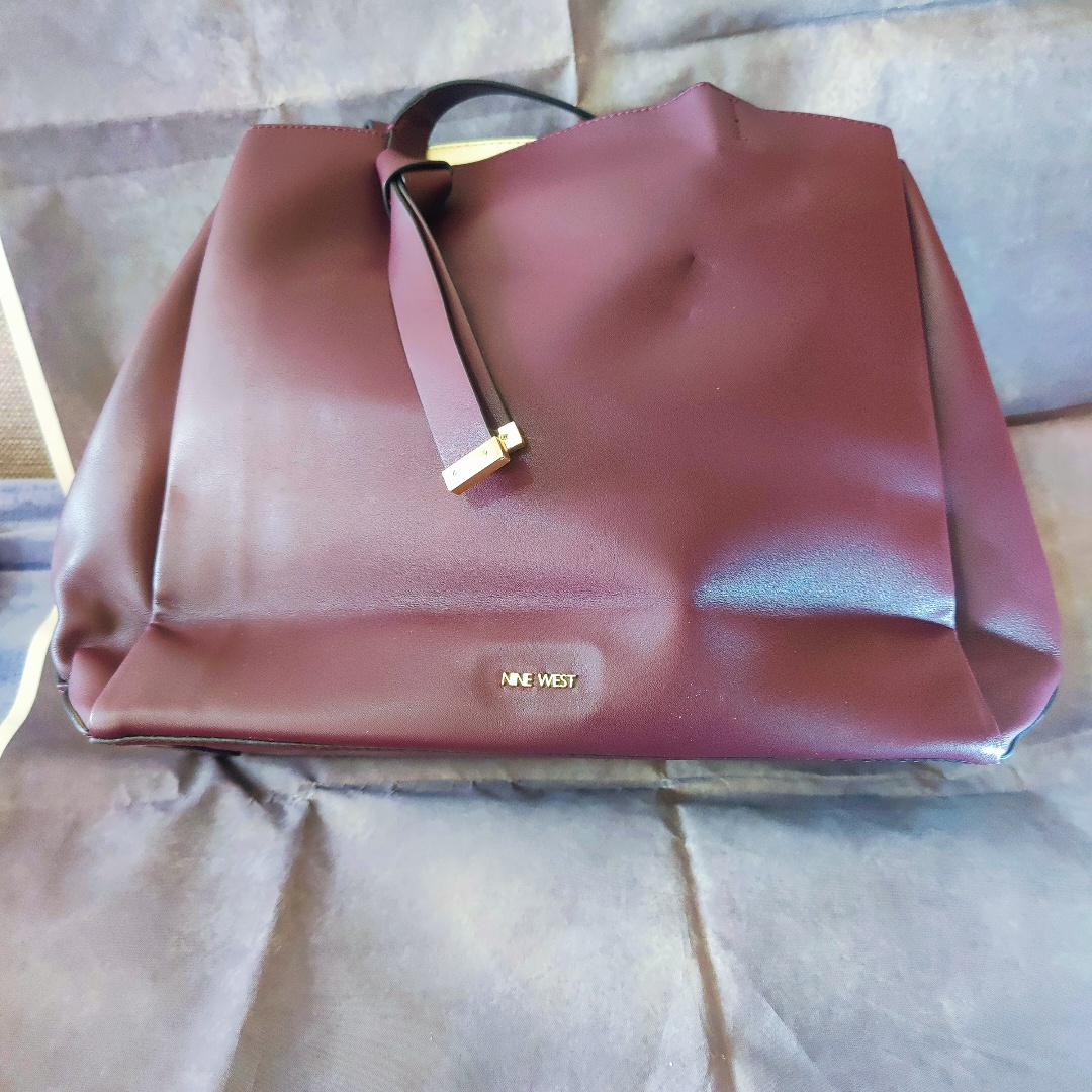 תיק עור של חברת Nine West