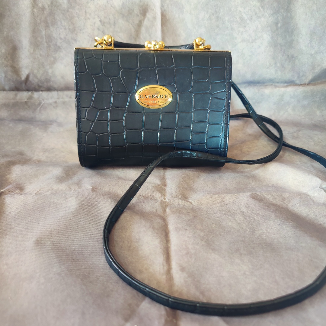 תיק עור אלגנטי חברת Versace איטליה