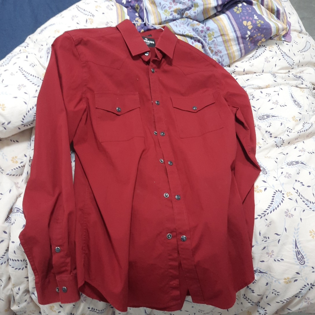 חולצה מכופתרת אלגנטית 