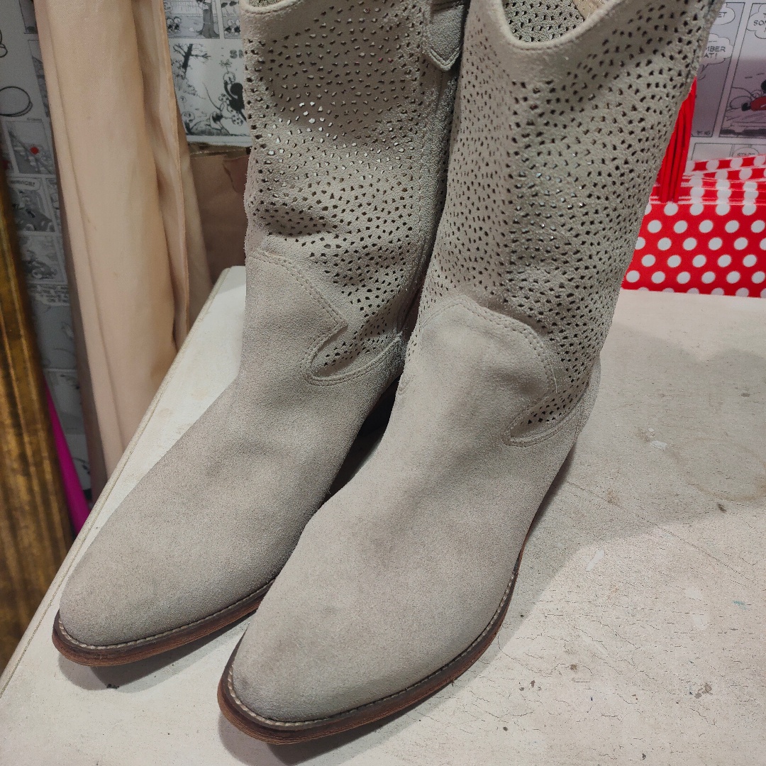 מגפוני זמש BCBG 41