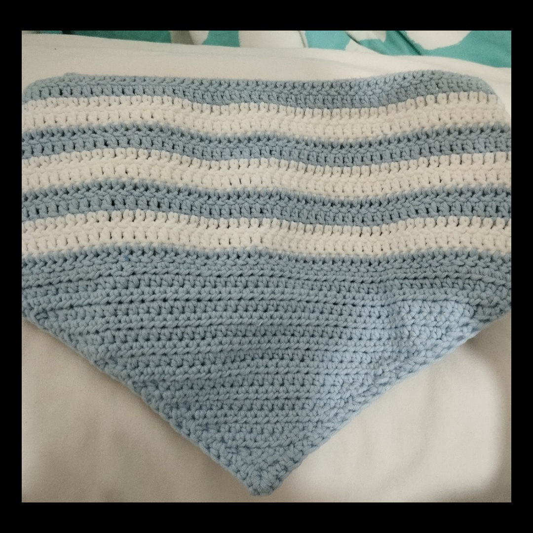 חולצת סטרפלס סרוגה בעבודת יד בסגנון מחוך 