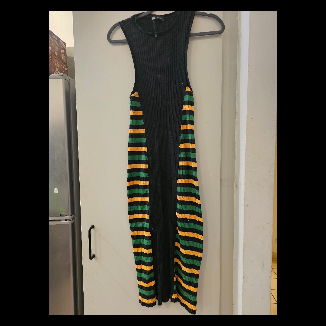 שמלה זארה גרסת עפרון 