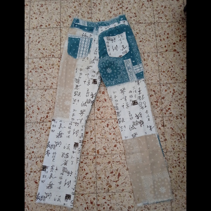 ג'ינס מידה סמל משיין , אפשר לראות שהגינס די ארוך. 