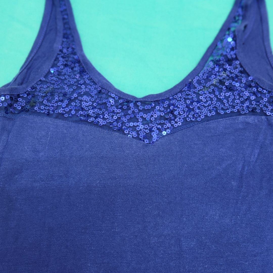 גופיה כחולה