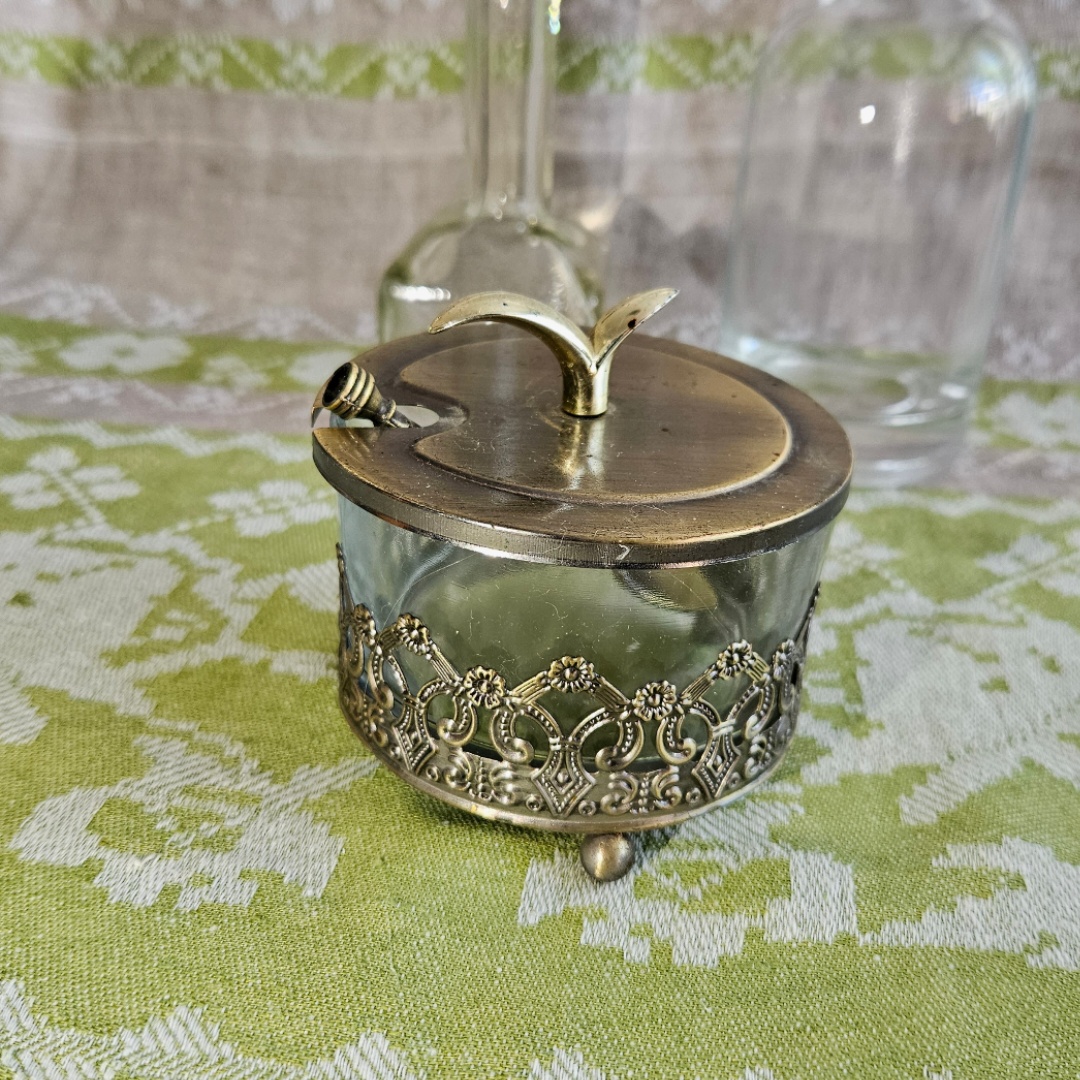   vintage צנצנת עם כפית